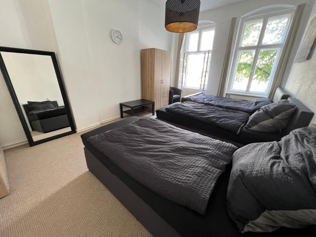 Hauptbahnhof: Family-friendly Group For 8 *